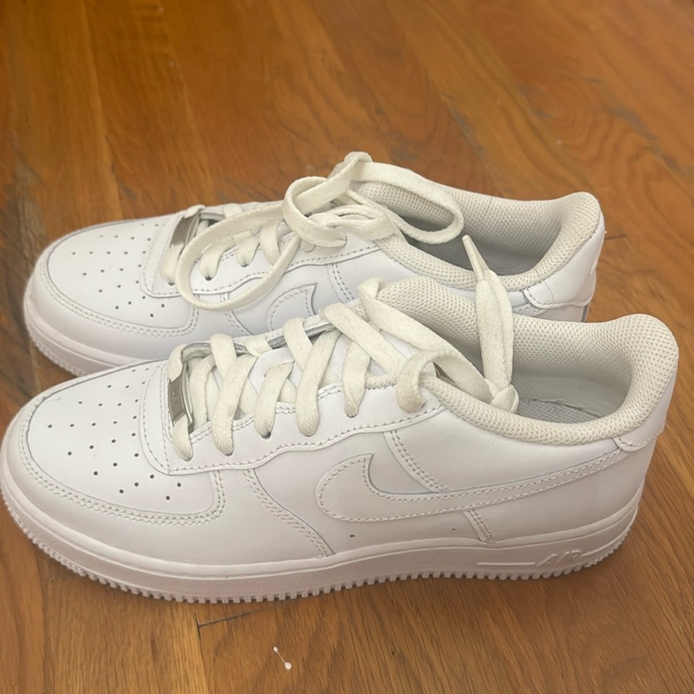 NEVER WORN Size 7Y boys all white air forces